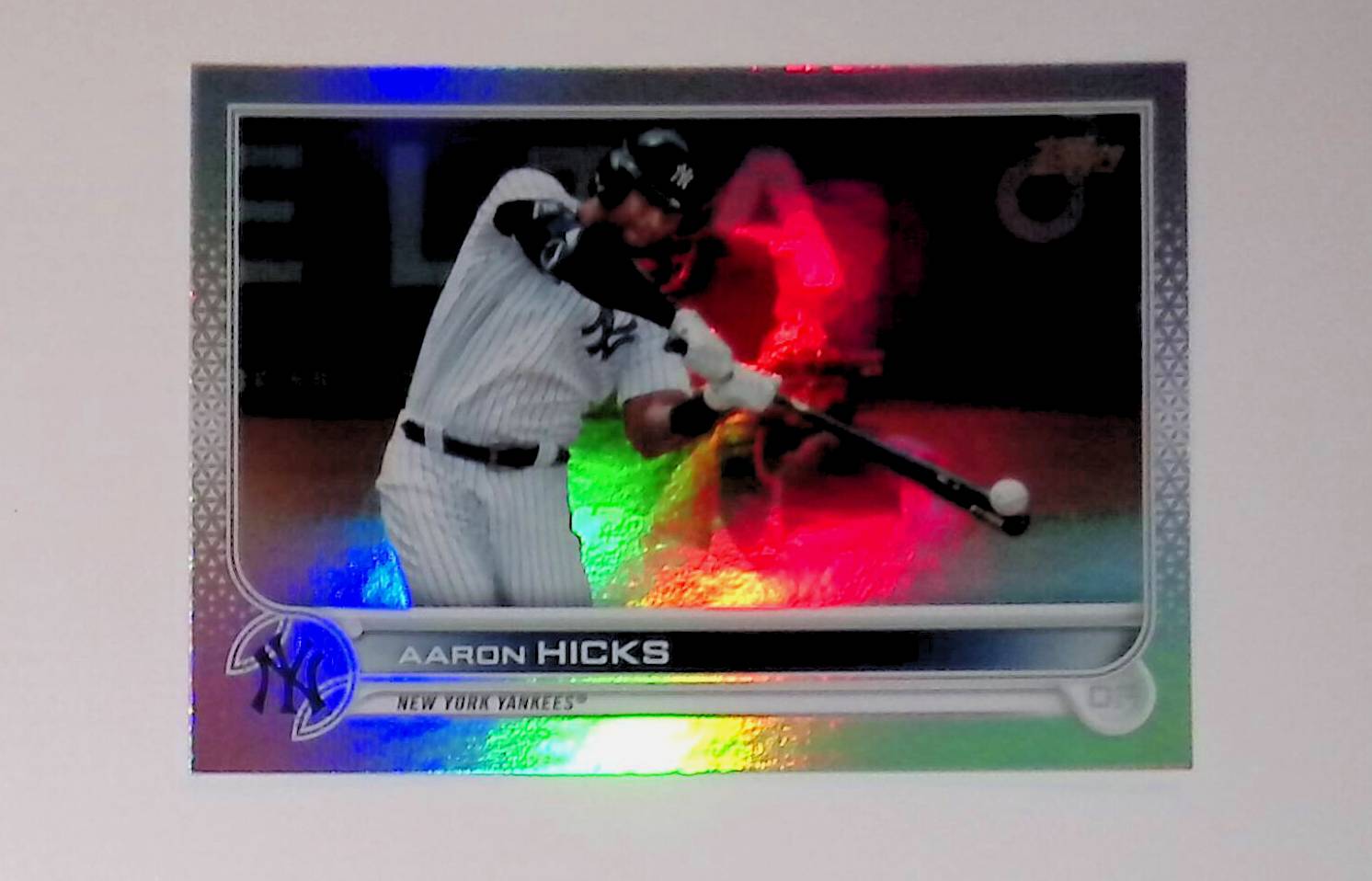 Aaron Hicks 2022 Topps Rainbow Foil #497 - LoCo Collectables