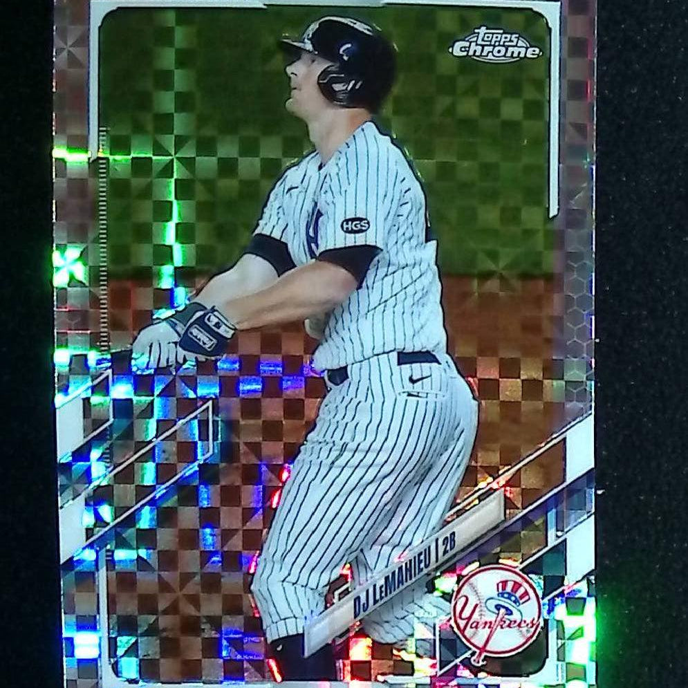 DJ LeMahieu 2021 Topps Chrome X-Fractors #105 - LoCo Collectables