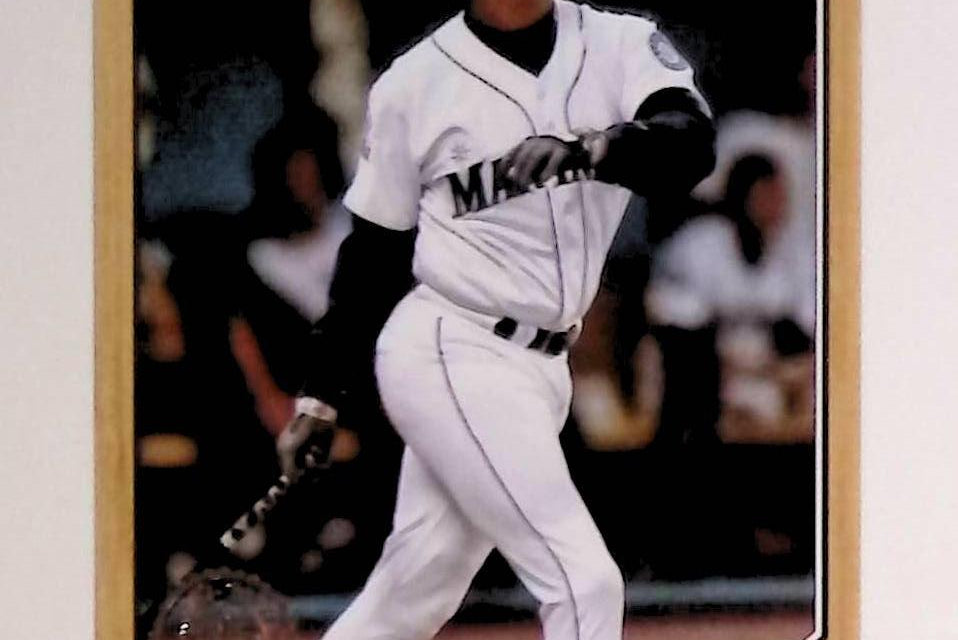 2022 Topps 1987 Topps Baseball #T87-50 Ken Griffey Jr - LoCo Collectables