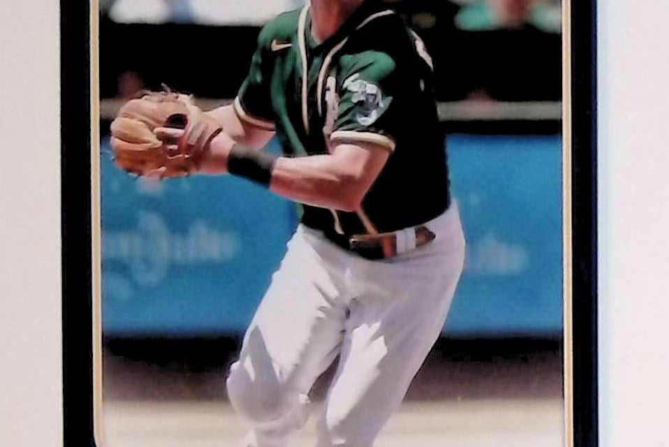 2022 Topps Royal Blue #176 Matt Chapman - LoCo Collectables