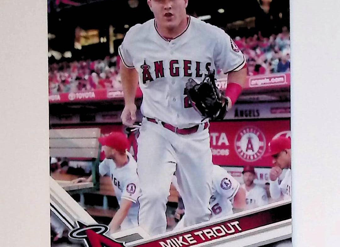 2017 Topps #20 Mike Trout - LoCo Collectables