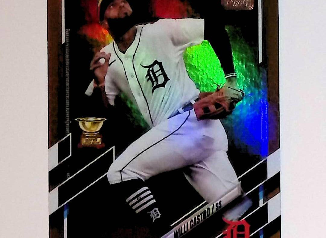 2021 Topps #339 Willi Castro Gold Foil - LoCo Collectables